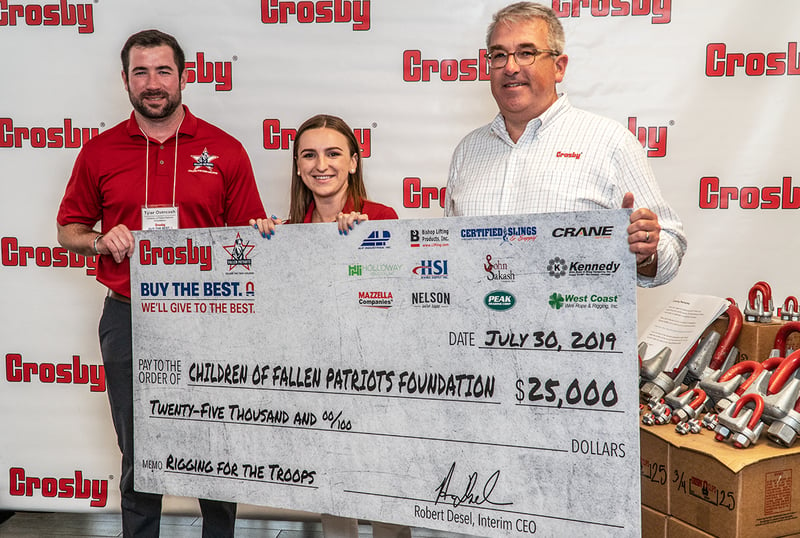 Crosby presents check to Fallen Patriots